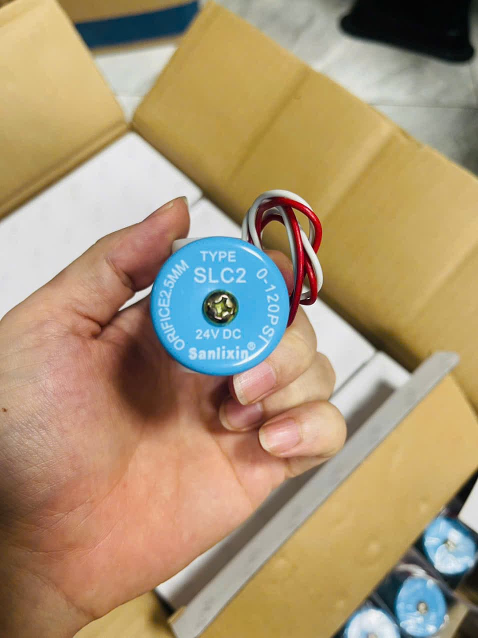 Van từ tròn 24V Nối chậm ren 13, dây đồng.